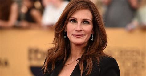 cellulite and body covered in pits how the icon of beauty and femininity julia roberts looks