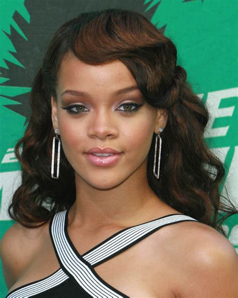 Pictures Rihanna Long Hairstyles Rihanna Wavy Long Hair