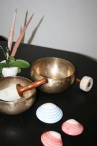 Veuillez nous contacter par téléphone ou sms au 07 61 12 95 68. Erklärung was eine Klangschalenmassage ist und wie sie wirkt.
