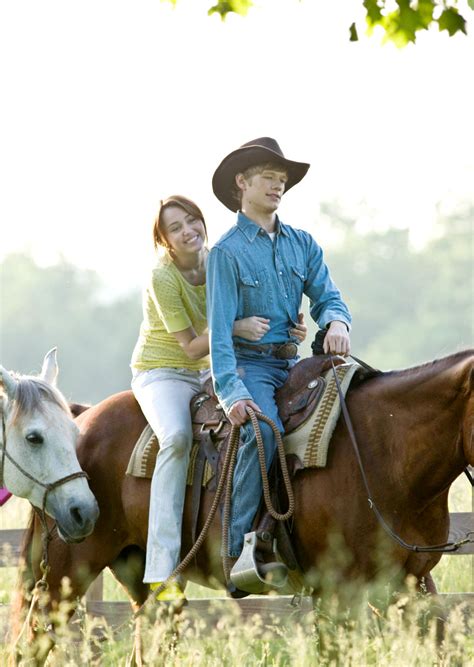Fotografía de película de lucas till 1 de 6. Picture of Lucas Till in Hannah Montana: The Movie - TI4U ...