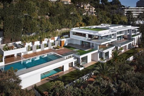 Résumé du roman chapitre i : VILLA LE SUD - CANNES