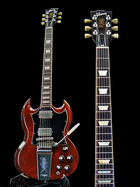 Brian gabriel from gibson demonstrates the angus young sg. Just Guitars Australia - Gibson SG - Angus Young signature model