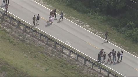 South Florida Students Walk Out In Show Of Solidarity Wsvn 7news