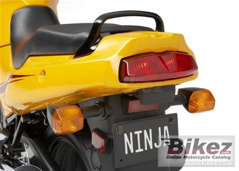 Specifikationer motor borrning (mm) 74 kompressionsgrad10.8: Kawasaki Ninja 500R