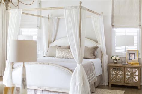18 Canopy Beds For Creating A Dreamy Bedroom