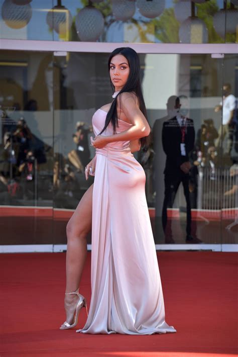 O isim de i̇spanyol model georgina rodriguez. Georgina Rodriguez Sexy Revealing Dress | Hot Celebs Home