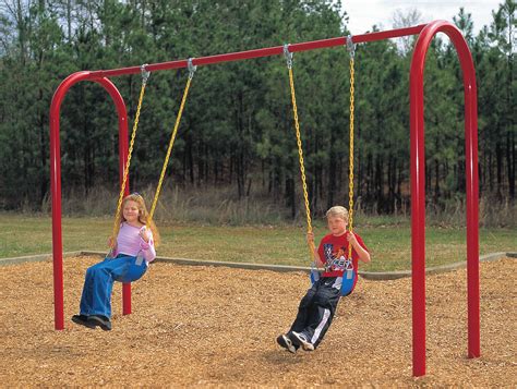 Newlyweds experiment in swinging 5 min. Science Made Simple: Pendulum Experiment