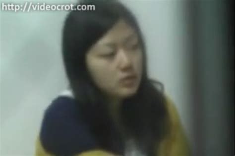 Bokep Skandal Rekam Chindo Anak Tetangga Yg Cantik Lagi Mainin Memek Lalatx