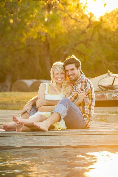 Pin By Ashley Mitchell On Engagement Pictures Photo Techniques Photo Couple Picture Poses