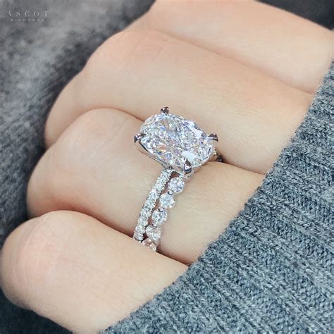2 carat diamond ring buying guide getting a great deal on a 2 carat diamond requires more than now rolling back the issue of a 2 carat diamonds ring in plural. 2.5 carat Oval Diamond Ring - Ascot Diamonds