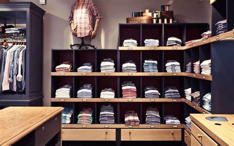 Fashion Retail Decoration Shops Design Ideas For Mens Clothes 2 1439x900 