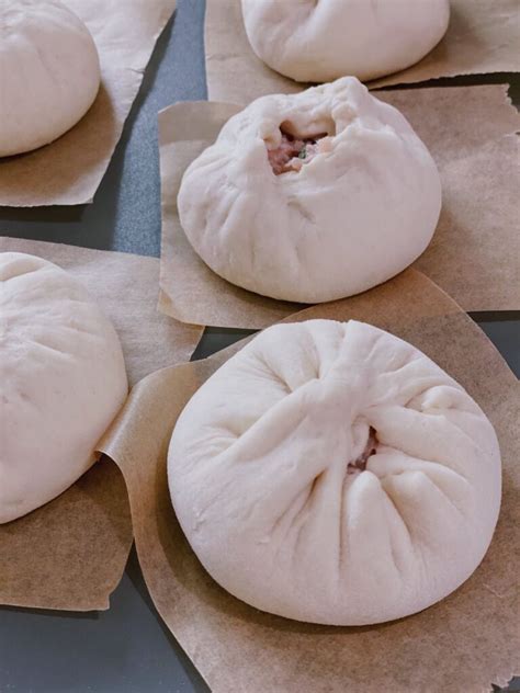 Fluffy Chinese Steamed Pork Buns Baozi包子