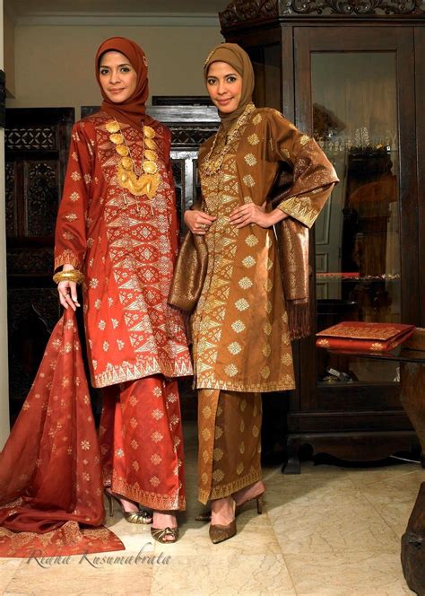 Trend model baju kebaya songket untuk pesta dan lebaran populer di tahun 2020 model kebaya. Kebaya Songket Riau | Model baju wanita, Pakaian islami ...