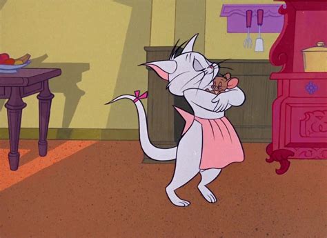 Love Me Love My Mouse Tom Falls In Love And Offers Jerry As A T
