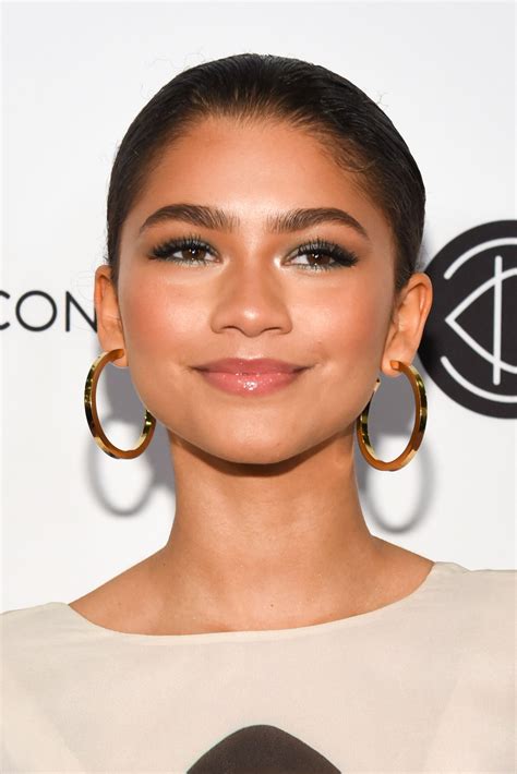 Zendaya At Beautycon Festival In New York April 22 2018 Colorful