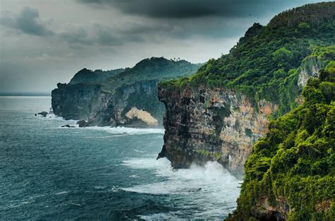 Pantai Bekah, Menimati Keindahan Laut Selatan dari Tepi ...