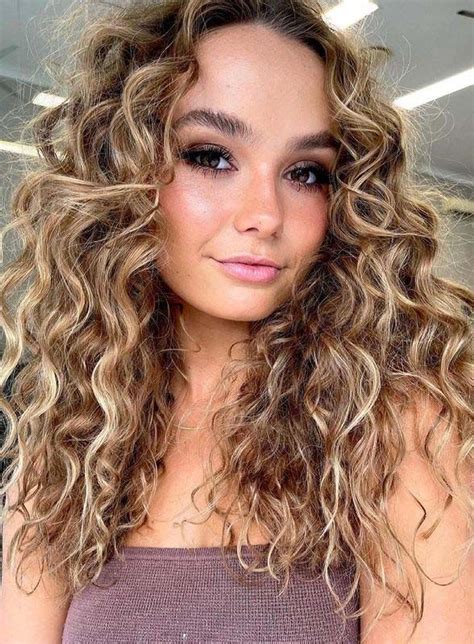 Latest Long Curly Hairstyles For Women To Follow In Year 2021