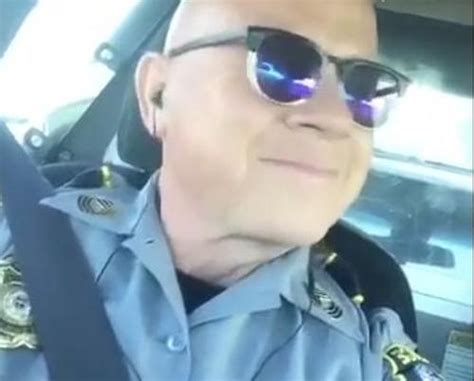 Cop Sings Lionel Richie Tune In Patrol Car And Gains A League Of Fans