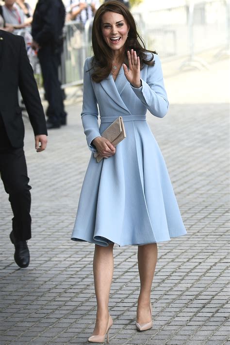 Middleton chose this classic, flattering dress for her visit to the taj mahal during her visit to india. Kate Middleton Dresses - Fashion dresses