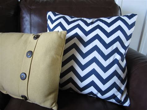 Do you know the difference between a neck roll and a bolster, for instance? KrisKraft: Easy DIY Throw Pillows