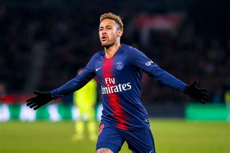 Neymar Jr of Paris Saint-Germain celebrates his goal during the Ligue