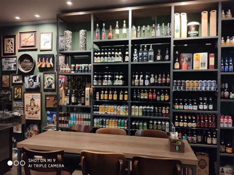 Decoração Moderna Com Aço E Madeira Guinness Liquor Cabinet Storage