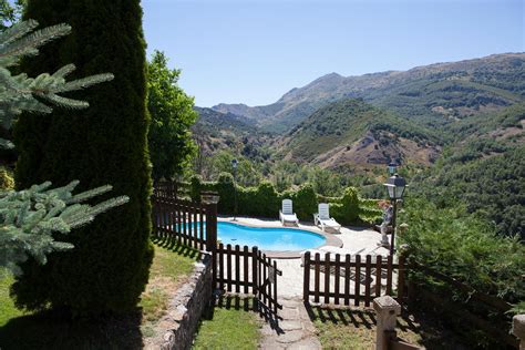 Casa con piscina y finca privada. Fotos de La Majada de Peñacorada - Casa rural en Cistierna ...