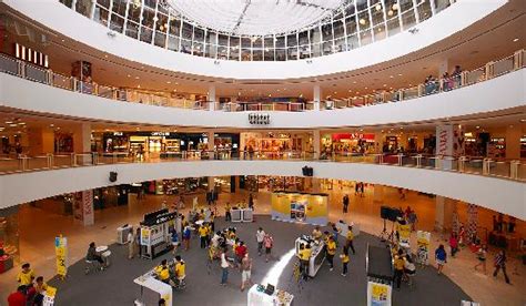 Flughafen penang befindet sich keine 15 minuten mit dem taxi entfernt. Queensbay Mall Central Atrium - Picture of Queensbay Mall ...