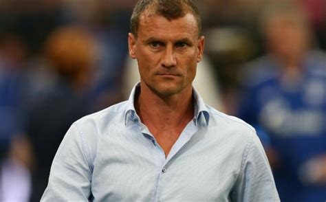 Kasper hjulmand emotionally speaks to the press after demarks' opening game at euro 2020, play was suspended after christian eriksen collapsed on the pitch. Mixed Zone: Ex-Schalker Sand wird Stürmertrainer in ...