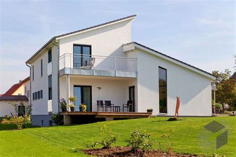 Haus uni nähe, 2 bushalteslen, großer garten eingangstür und. Pultdachhaus mit Staffelgeschoss in 2020 | Haus, Haus ...