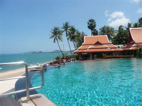 Der Hauptpool Mit Blick Aufs Meer Samui Buri Beach Resort And Spa Maenam • Holidaycheck Koh