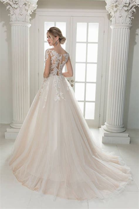 Entspricht die reifrock mit schleppe dem qualitätslevel, die ich als käufer in dieser preiskategorie haben möchte? Wedding Dress Hochzeitskleid Brautkleid SACURA kāzu ...