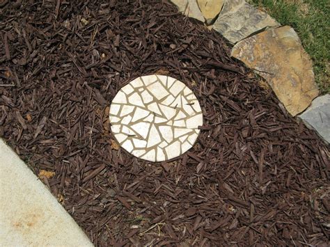 Display your stepping stones as garden art or use them to create a decorative and useful path in the arrange the mosaic glass on top of the stepping stone in the desired pattern. Susan Snyder: MOSAIC STEPPING STONES