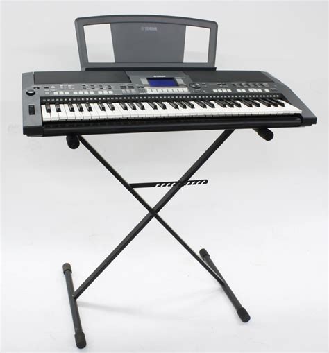 Yamaha Psr S550 Keyboard With Stand Pedal And Ledge