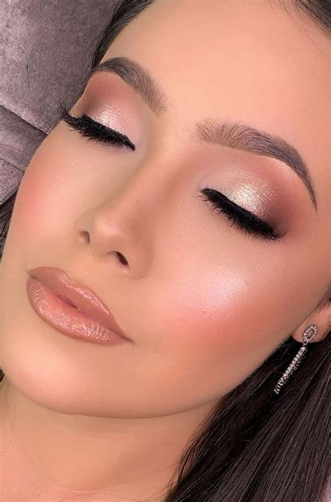 Stunning Makeup Looks 2021 Subtle Smokey And Shimmery Rose Blush Makeup