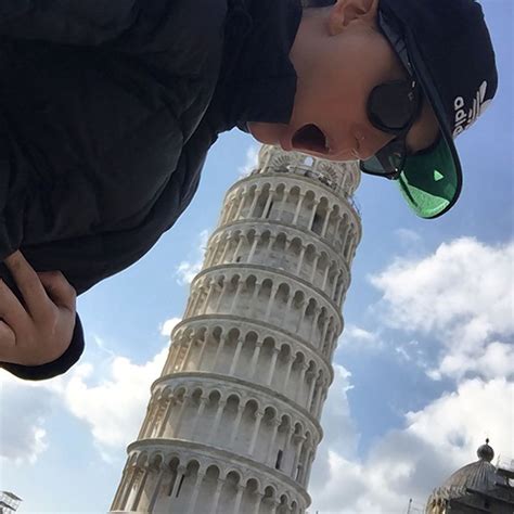 Katy Perry Appears To Simulate Sex Act On Leaning Tower Of Pisa Poke