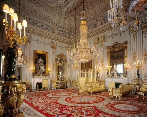 Take A Peek Inside Londons Buckingham Palace—see Where The Royals