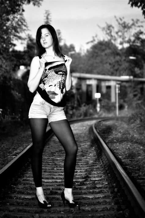 Sexy Train Foto And Bild Modelle Stellen Sich Vor Free Nude Porn Photos