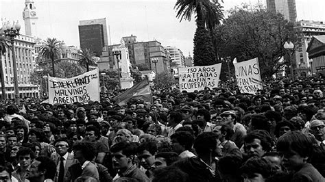 Malvinaslaguerraoculta narra los oscuros e ineditos caminos dela cruenta guerra del espionaje ingles,americanoy. Malvinas: una guerra justa, en manos de cobardes genocidas