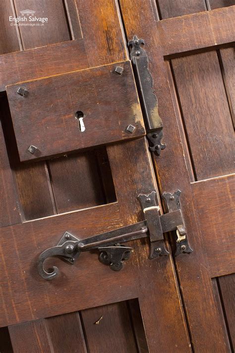 Oak planks also generate naturally in abandoned mineshafts and villages. Antique Oak Plank Arched Church Double Doors