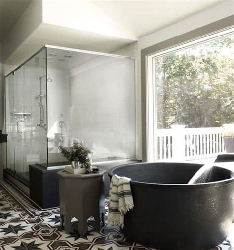 It has been built after a traditional japanese bathtub design and allows the bather to completely cover his entire body in. 19 Japanese Soaking Tubs That Bring the Ultimate Comfort