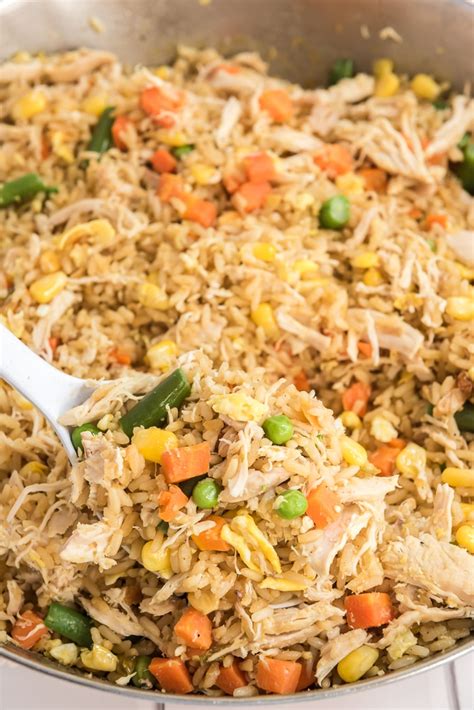 I didn't think i'd be able to make good fried chicken on the first try but this recipe worked perfectly. EASY CHICKEN FRIED RICE RECIPE | Deliciously Sprinkled