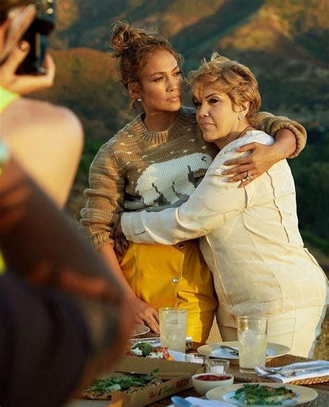 Jennifer Lopez Shares The Latest Series Of Happy Photos With Her Mother