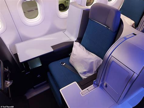 Business Class Review The Majesty Of The Aer Lingus A321 Throne Seat
