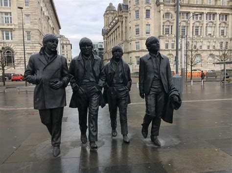 It told the story of the band's success very well through replica and genuine artefacts, as. Beatles statue Liverpool - Foto van The Beatles Fab Four ...