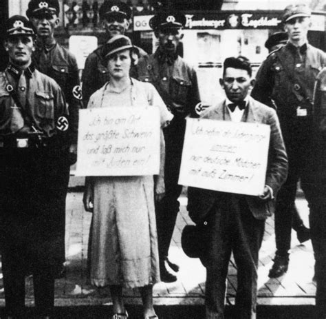 September 1935, wurden die sogenannten nürnberger gesetze erlassen. Nürnberger Gesetze: „Nach § 2 war ihre Rasse die jüdische ...