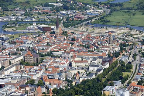 Rostock is near the baltic sea and to protect its fishing and access rights it actually annexed warnemünde, a port area to the north. Rostock - Bauarbeiten in der Rosa-Luxemburg-Straße
