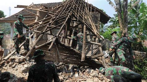 4 Dead After Quake Hits Off Indonesias Java Island Ctv News