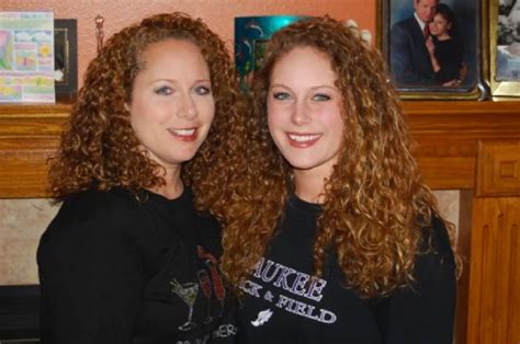 15 Photos Of Daughters That Look Exactly Like Their Mothers Wow