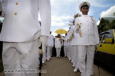 Bareskrim polri masih menunggu respons dari pihak polis diraja malaysia (pdrm) untuk memboyong tersangka pembuat parodi. Baju Istiadat Tentera Udara Kahwin